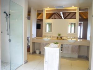 Little Polynesian Resort Beachfront Bungalow Bathroom